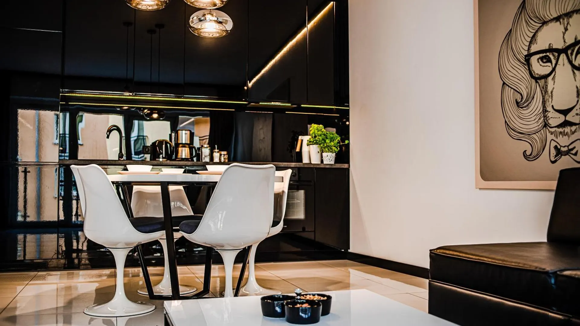 Apartamenty Homely Place Serce Poznania - Stary Rynek - Parking Apartment Poznan