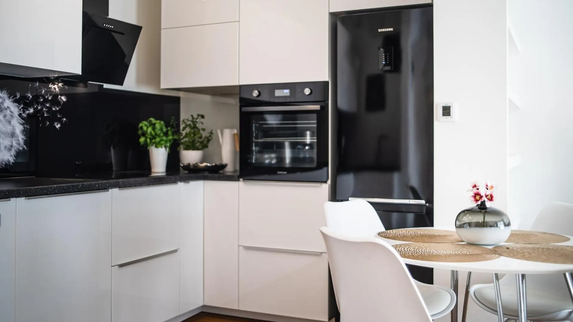 Apartamenty Homely Place Serce Poznania - Stary Rynek - Parking Apartment Poznan
